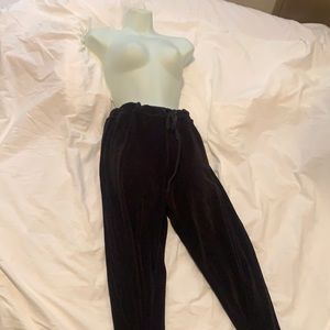 Black sketchers cropped sweatpants
